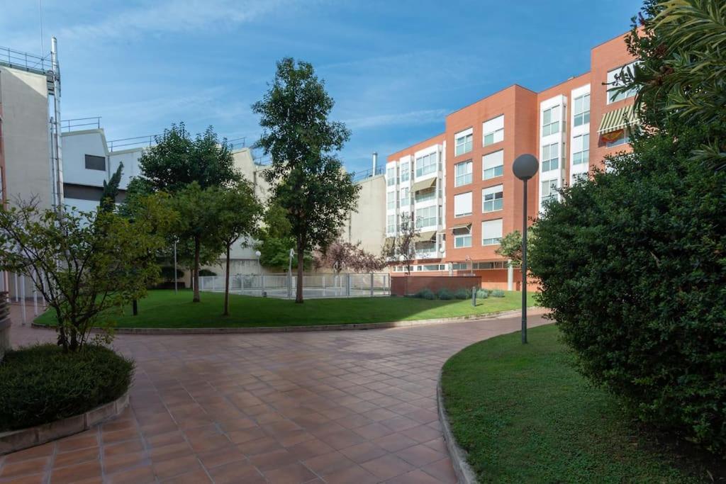 Vivienda Con Zona De Trabajo, Piscina Y Parking Apartment Madrid Bagian luar foto