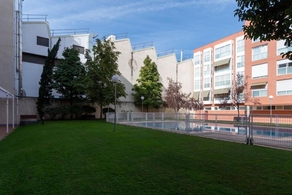 Vivienda Con Zona De Trabajo, Piscina Y Parking Apartment Madrid Bagian luar foto