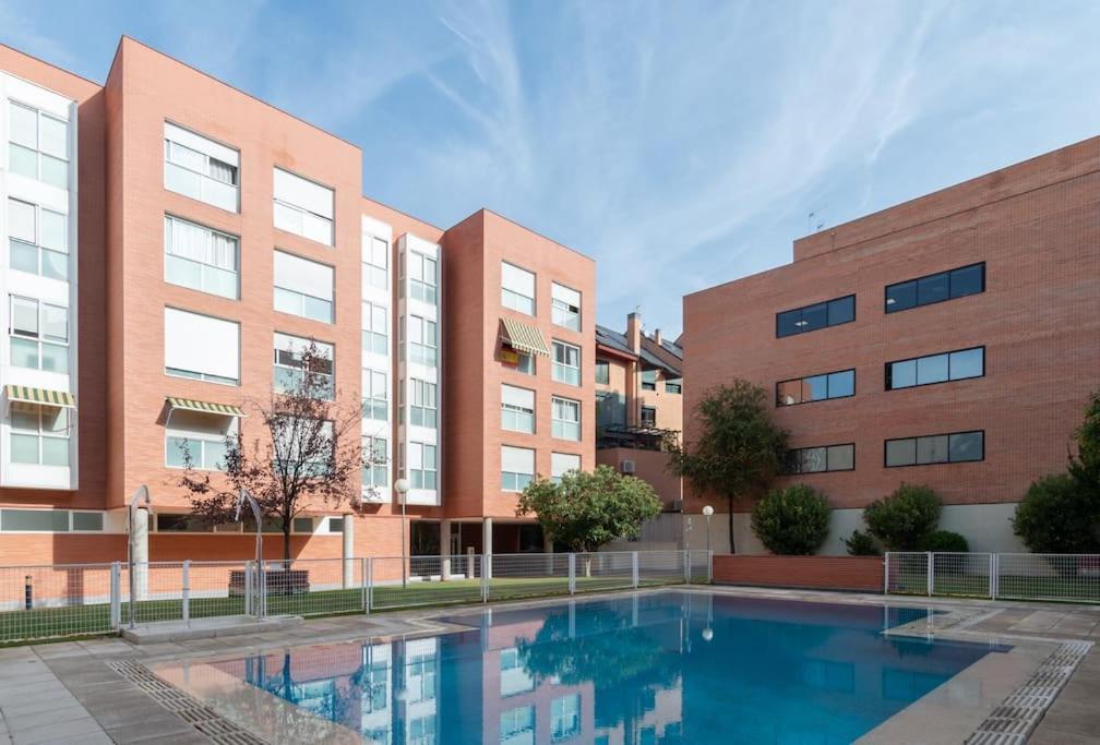 Vivienda Con Zona De Trabajo, Piscina Y Parking Apartment Madrid Bagian luar foto